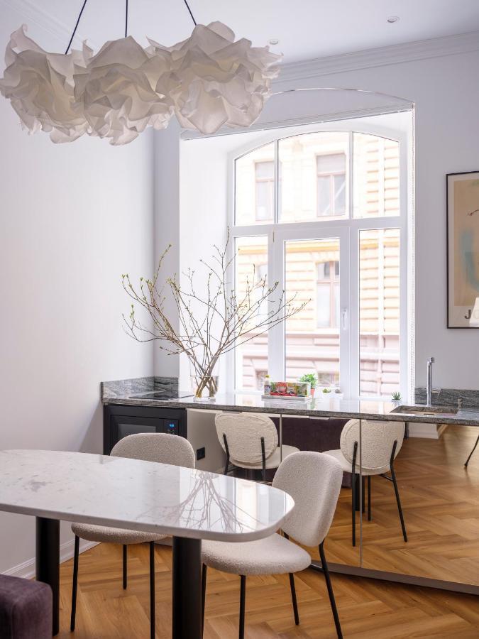 Miro Rooms Skolas - Quiet Chic, Free Parking, Self Check-In Riga Exterior foto