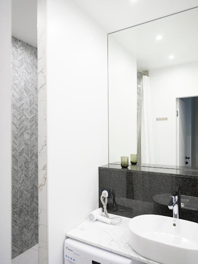 Miro Rooms Skolas - Quiet Chic, Free Parking, Self Check-In Riga Exterior foto